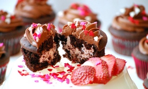 choc-strawberry-cupcakes